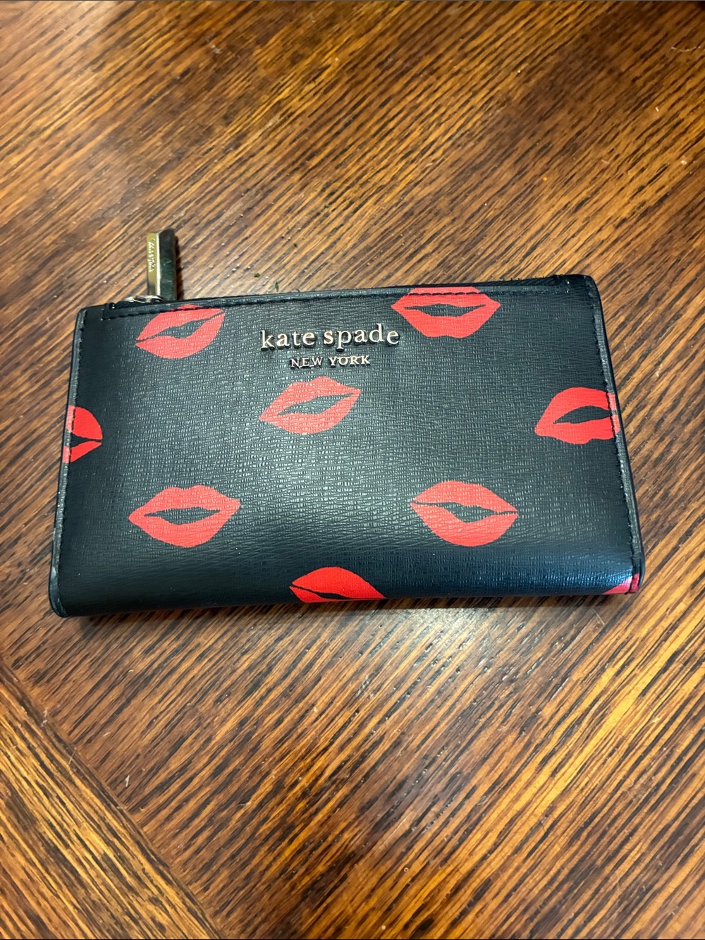 NWOT !! Kate spade Black Wallet with Red Lip Print and Gold Logo Zip Tab